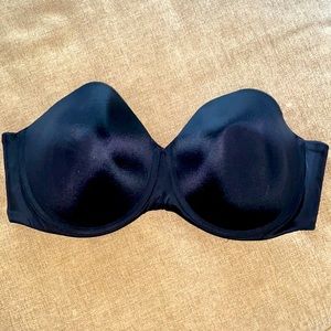 Strapless molded cup bra